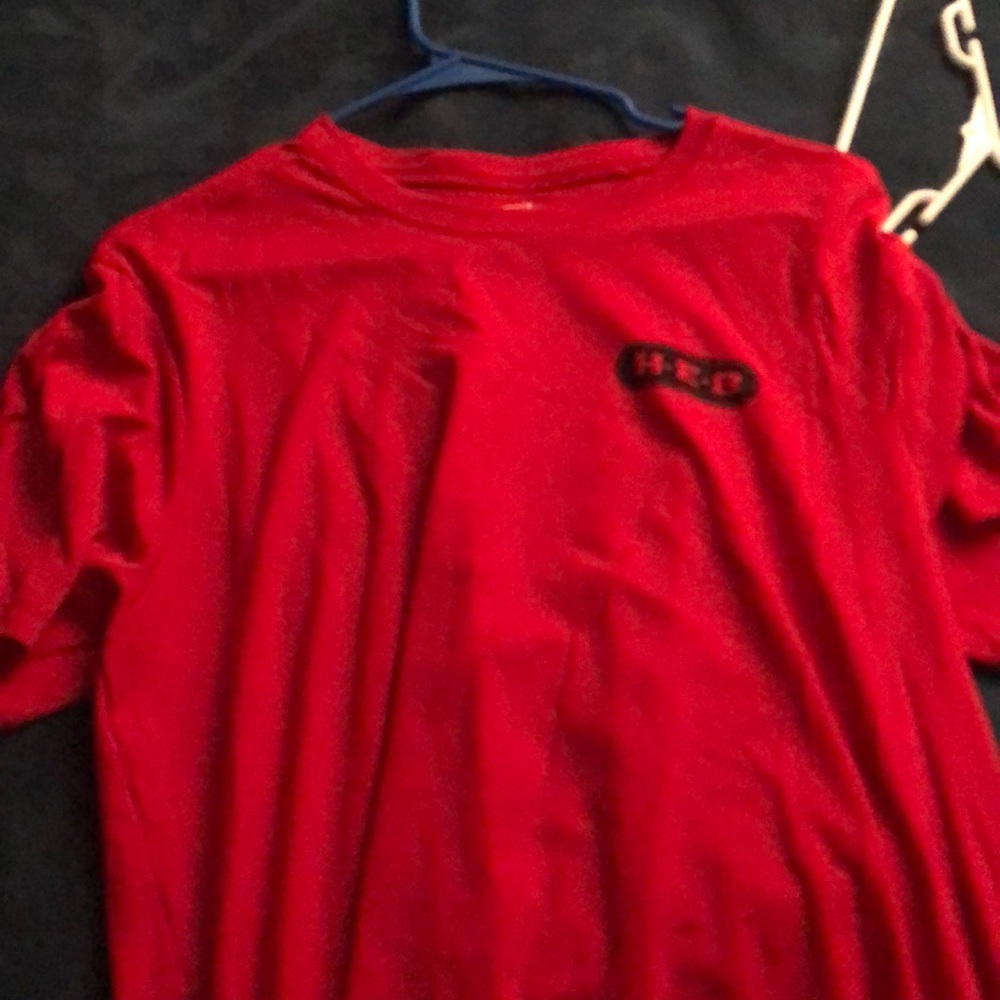HEB red polyester shirt